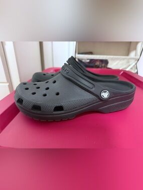 CROCS Classic Clog in Black